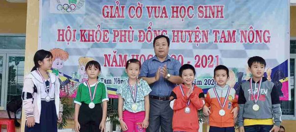 Em Nguyễn Ngọc Ánh Dương học sinh lớp 3/1 Trường TH Phú Đức đạt giải Nhì ( Nhóm Nữ 6-9 tuổi)